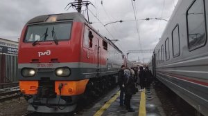 ЭП2К-380 с поездом Москва — Орск отправляется с Павелецкого вокзала