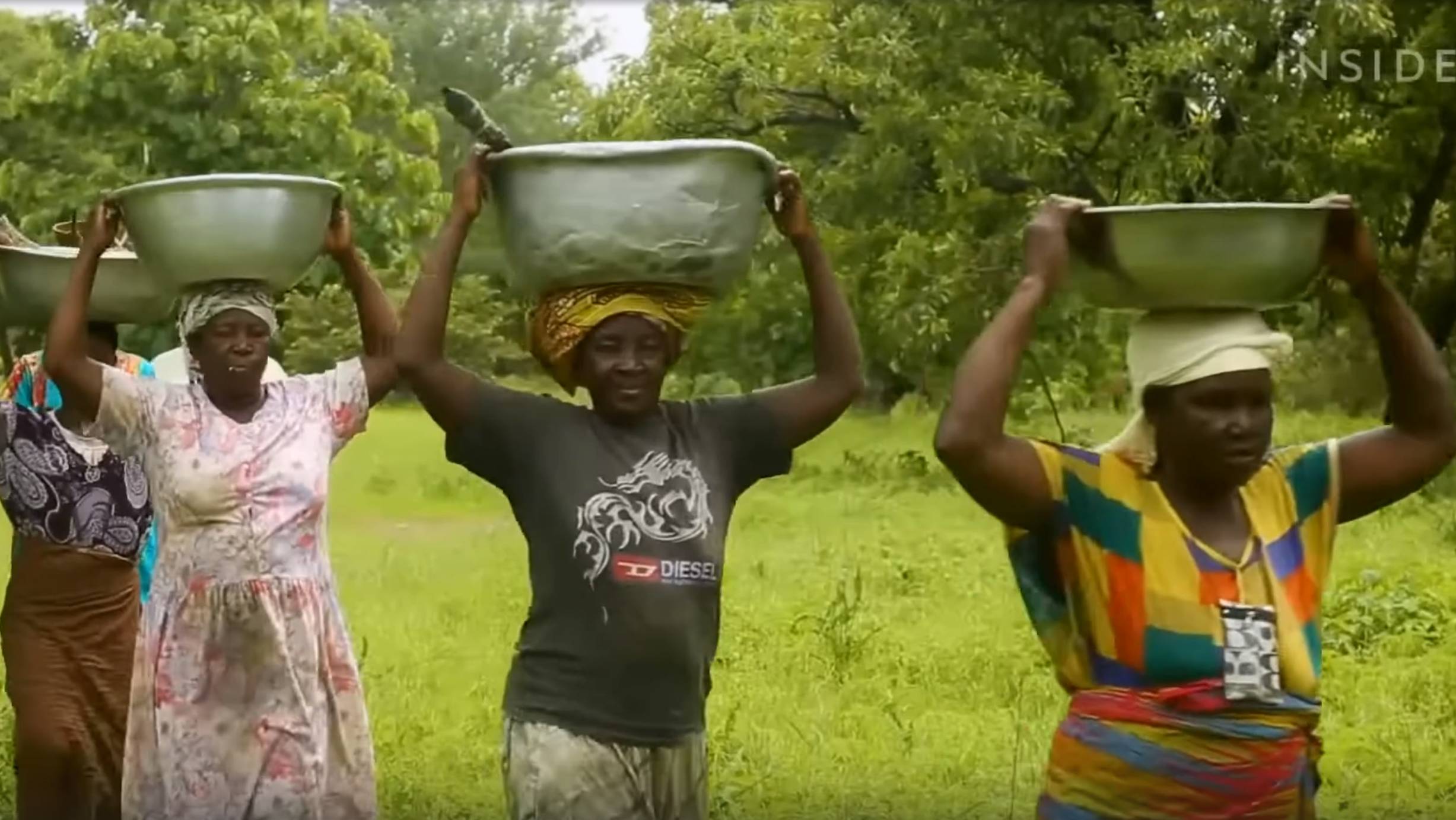 Как женщины в Африке делают масло ши смотреть онлайн
