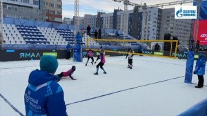 Начало первого тура чемпионата России по волейболу на снегу.