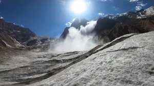 Ледовый обвал на Памире