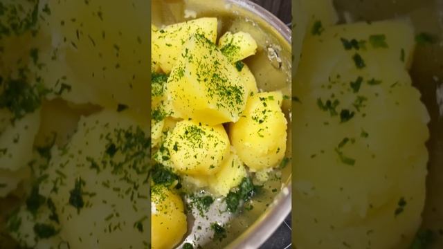 А вот и грибочки, рецепт которых у меня на канале. Ммм, как же вкусненько.