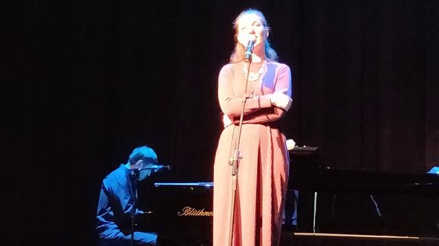 "По смоленской дороге" Б.Окуджава. Исполняют Анна Комова и Елена Еременко (театр Елены Камбуровой)