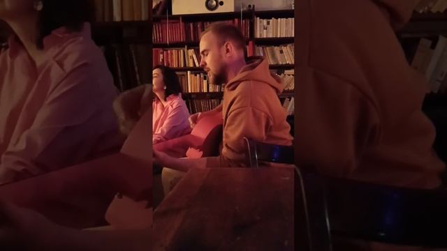 Куда пойти в Москве? На гитарник - петь любимые песни под гитару