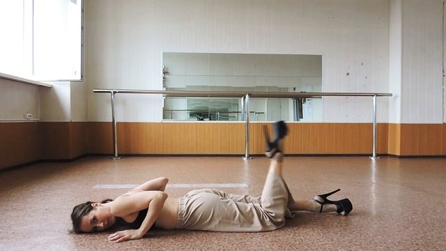 Простые Трюки прыжок- червячок вытяжка вертуха мостик смотреть онлайн