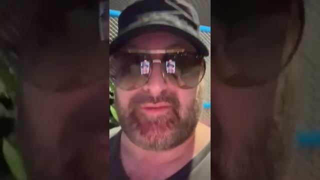 Mr. Credo пропустил фестиваль в Казахстане, его не выпустили из России смотреть онлайн