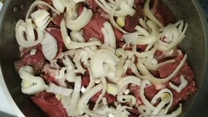 Как приготовить нежнейшее мясо. Рецепт на сковороде просто и вкусно