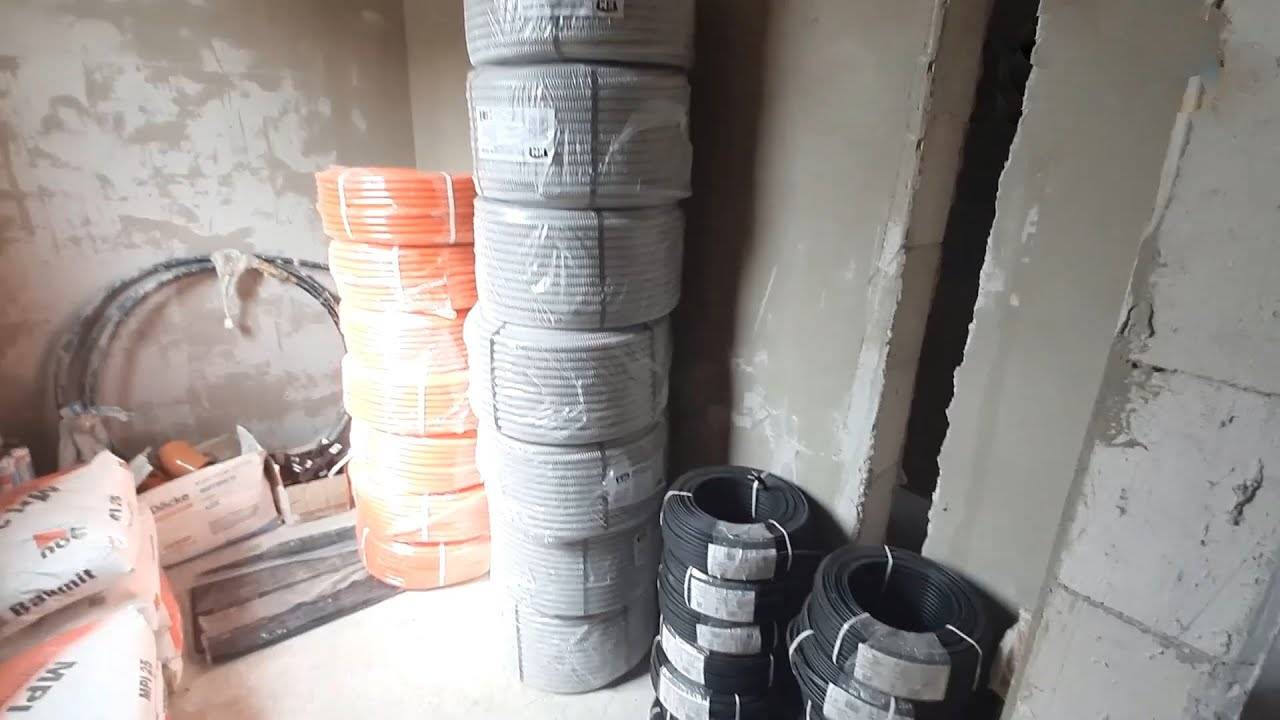 ПРИСТУПАЕМ К ПРЕДЧИСТОВОЙ ОТДЕЛКЕ ДОМА. ПРОВОДИМ ЭЛЕКТРОМОНТАЖНЫЕ РАБОТЫ