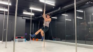 Развиваю навыки Pole Dance / Pole Sport || Учусь держаться на пилоне :)