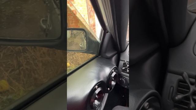 Приору ломает автозвуком.