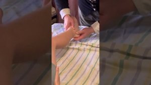 Ребенок лег под пресс костоправа