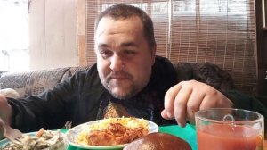 Обжор - крылышки баффало с булгуром, салат крабовый с морской капустой