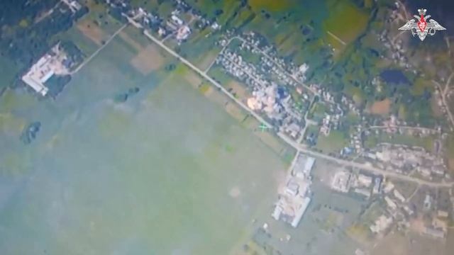 Российский Су-34 ударил авиабомбой ФАБ-3000 по пункту временной дислокации ВСУ смотреть онлайн