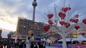 Рождественская ярмарка. Christmas market. Weihnachtsmarkt. Alexanderplatz. Berlin. 2023.