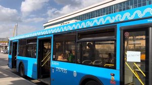 Автобус ЛиАЗ-5292.65 следует по маршруту 650 ”м. Текстильщики - м. Марьино”