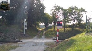 поезд на железнодорожном переезде Ломничи-над-Лузничи в Чехии