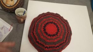 вязаная наволочка на круглую подушку.