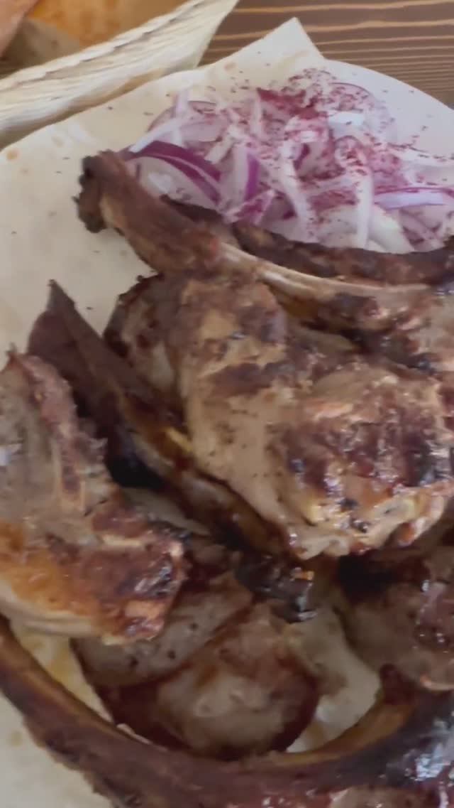 ОЧЕНЬ ВКУСНОЕ КАРЕ БАРАНИНЫ - всем рекомендую  сходить в это кафе на медовых водопадах