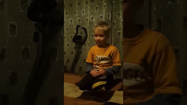 Ребенок фантазирует - рассказ про остров динозавров и будущее смотреть онлайн