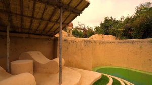 Шикарный дом вырезали из земли за 365 дней