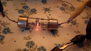 Колебания магнитного поля плюс разрядник.