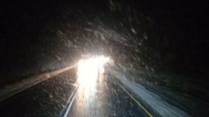 Дальнобой по России  Первый снег на Урале Трасса М5 в снегу Юрюзань#дальнобойщики #volvo #россия