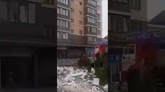 Взрыв газа произошёл в многоэтажном доме в Пятигорске.По оперативной информации, погиб мужчина.