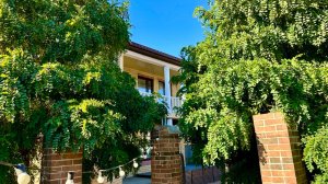 Шикарный дом "заходи и живи" на очень зеленом участке  в Краснодаре |своя детская площадка