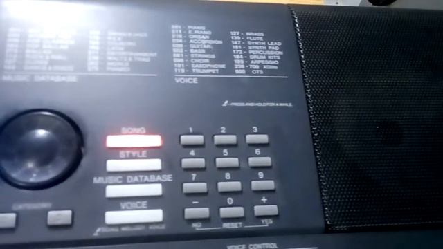 синтезатор Yamaha PSR E423 смотреть онлайн