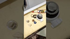 Душевая кабина в ограниченном пространстве.