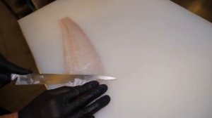 Потрясающее зрелище! Лучший корейский мастер по разделке рыбы, который готовит 1300 суши в день!