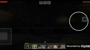 играю в Майнкрафт пытаюсь найти алмаз
