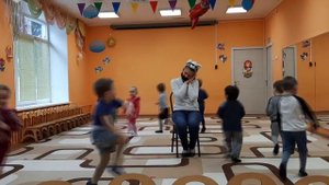 Подвижная игра для малышей  "Кошка и котята"