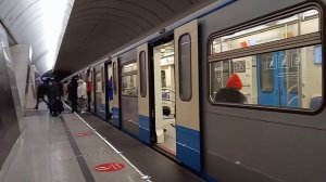 Поезд метро 81-760 Ока на станции Петровско-Разумовская