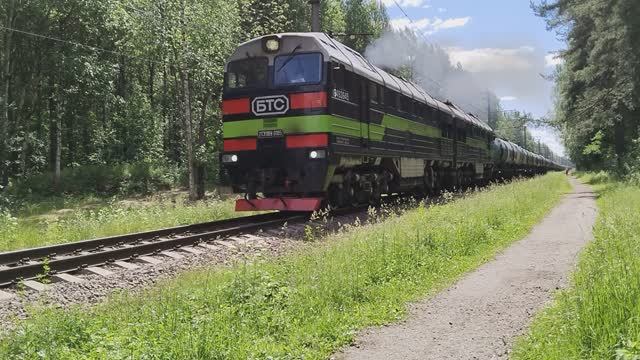 тепловоз 2ТЭ116У-0185 "БалтТрансСервис" с наливным поездом на перегоне Заневский пост 1 - Ржевка смотреть онлайн