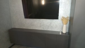 Подвесная консоль под телевизор, прячем газовую трубу