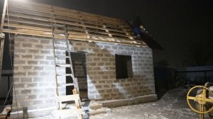 Как положить металлочерепицу одному