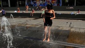 Summer shower and wet girl ! / Летний душ и мокрая девушка ! / ¡Ducha de verano y chica mojada!