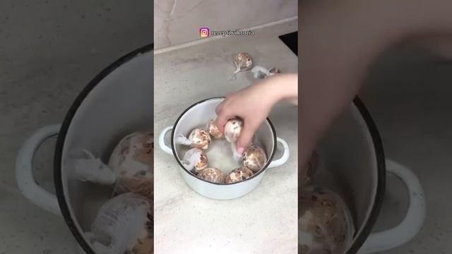 Мраморные пасхальные яйца