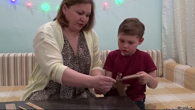 Занимаемся дистанционно: Мастерим ксилофон из карандашей смотреть онлайн