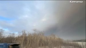 На Камчатке произошло извержение вулканов, и города оказались засыпаны пеплом! Сразу два вулкана выб