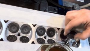 📸  в ремонте ГБЦ ТОЙОТА ДВ. 2JZ-GE ... 6 цилиндров 24 клапана.