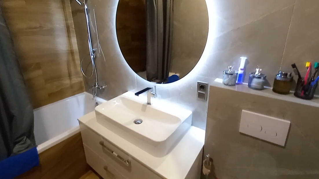 Подвесная тумба  белого цвета в ванную