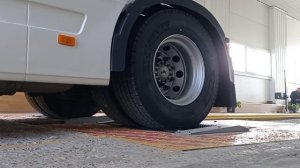 дальнобой по России  Поставили зимнюю резину на ТЯГАЧ Зима 2023 #россия #зима2023 #дальнобойщики