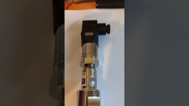 Датчик тиску WIKA S-20 з розділювачем