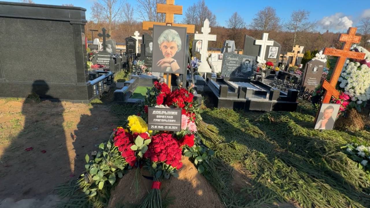 40 дней со дня смерти Вячеслава Добрынина🙏родственники и друзья на могиле композитора🙏 09.10.2024