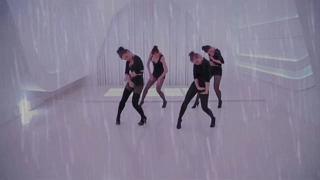 Босиком по лужам и танцы под дождем смотреть онлайн