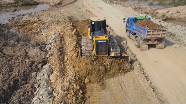 Строительство,  первичная расчистка территории под дорогу