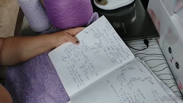НУ ВОТ НАВЯЗАЛА СРАЗУ  ТРИ ФУТБОЛКИ.