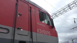 Электровоз 2ЭС5-005 с приветливым машинистом