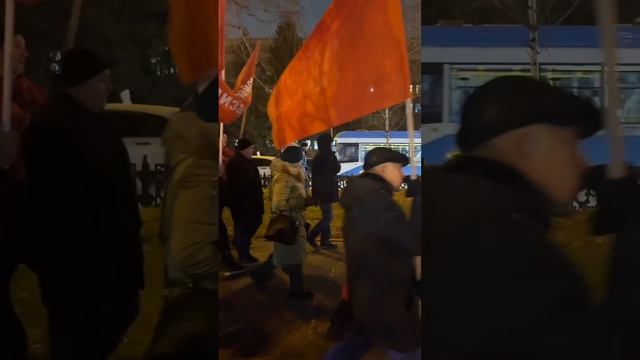 Митинг в честь годовщины Великой
Октябрьской социалистической революции прошел в Новосибирске.